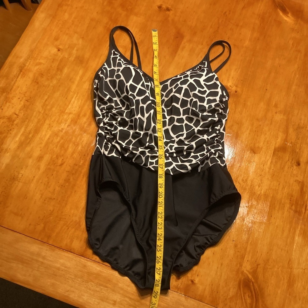 Croft & Barrow Giraffe Print One Piece Swimsuit Black White Size 14 - Picture 4 of 11
